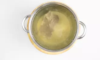 Сварить бульон для борща из говядины