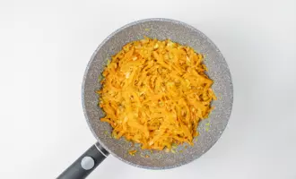 Зажарка лука и моркови для борща