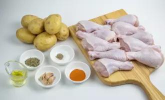 Ингредиенты для рецепта: Куриные ножки в духовке с картофелем - FoodFolk.ru