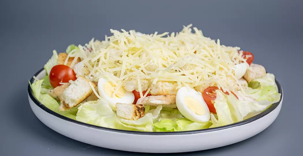 Салат Цезарь классический с курицей