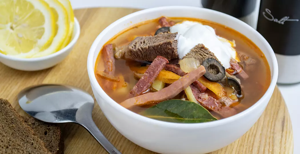 Солянка сборная с колбасой и картошкой огурцами. Вкусный рецепт.