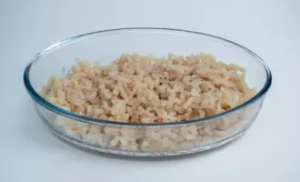 Феле щуки прокрутить на мясорубке.