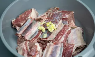 Рецепт приготовления ребрышек говяжьих в духовке.