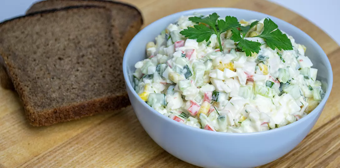 Салат крабовый с огурцом и рисом