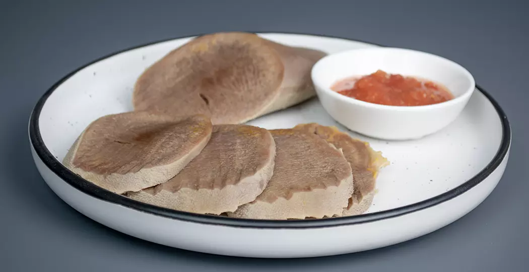 Язык говяжий отварной