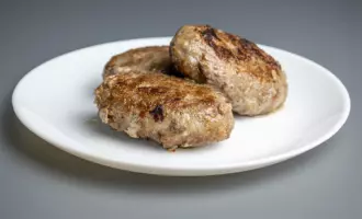 Котлеты из говяжьего фарша готовы, сочные, вкусные, пышные!