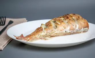 Морской окунь запеченный в духовке со сметаной