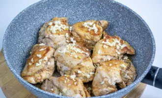 Филе куриного бедра на сковороде