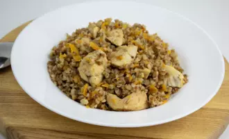 Гречка по-купечески с курицей.