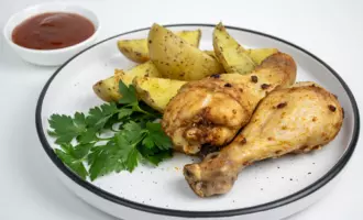 Куриные ножки в духовке с картофелем