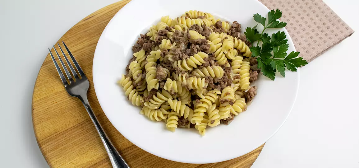 Макароны по-флотски с фаршем. Пошаговый рецепт с фото в сковороде.