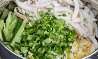 как приготовить кальмар с огурцом салат