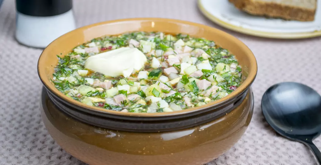 Классическая окрошка на квасе с колбасой