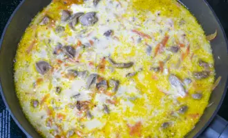как потушить куриные желудки в сметане