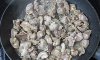 куриные желудки тушеные в сметане