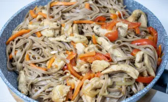 гречневая лапша с курицей